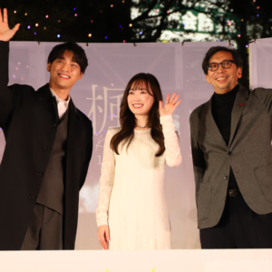 なんば広場で映画「楓」ライトアップサプライズイベント