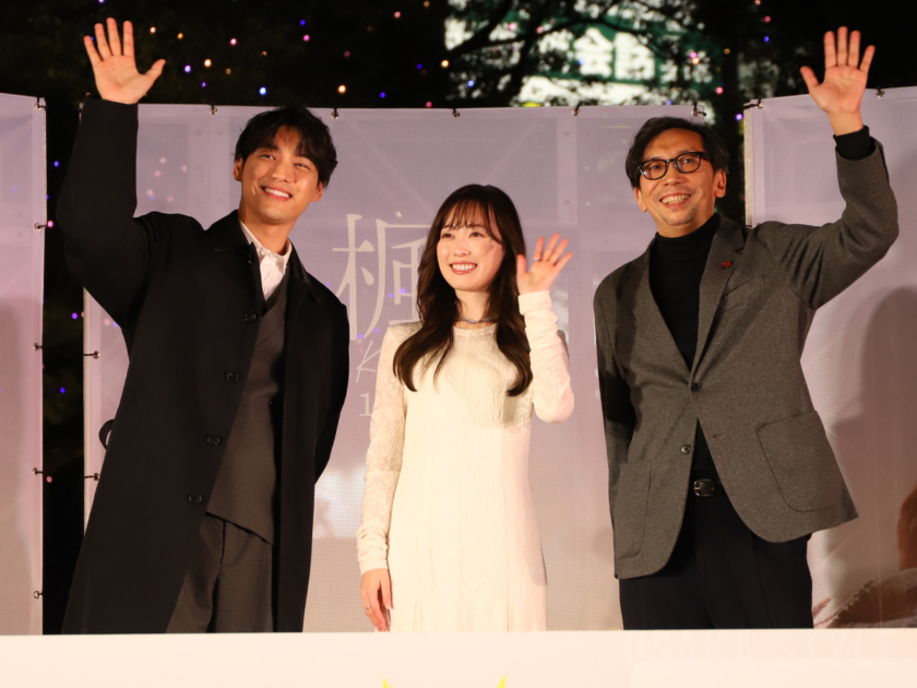 なんば広場で映画「楓」ライトアップサプライズイベント