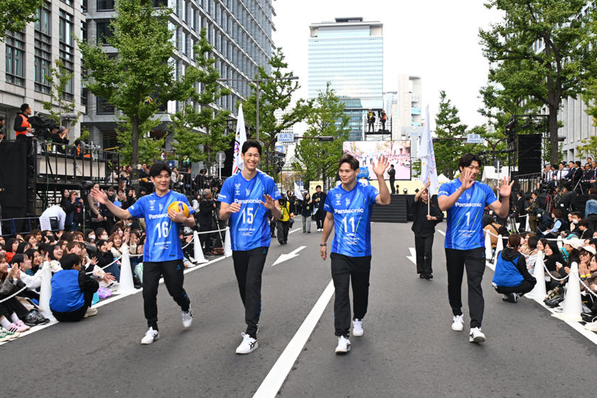 「御堂筋ランウェイ2025」大阪ブルテオン・ランウェイ