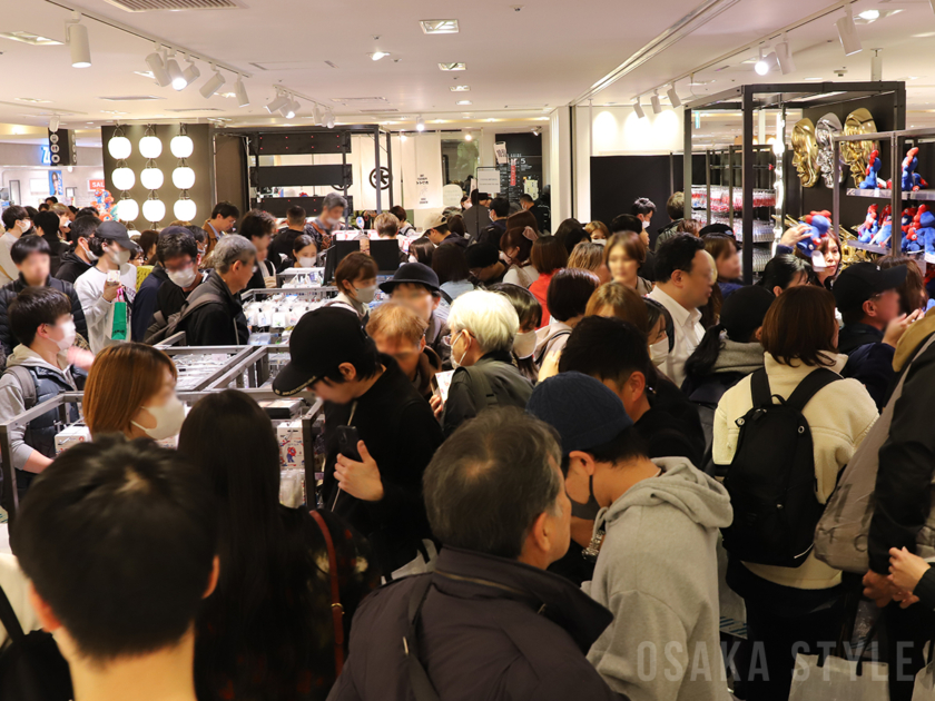 にぎわう「2025 大阪・関西万博 オフィシャルストア 大丸梅田店」