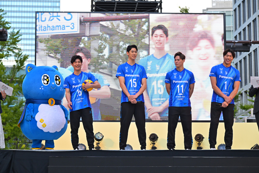 「御堂筋ランウェイ2025」大阪ブルテオン・ランウェイ