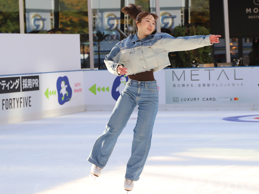 本田望結さんが「ウメダ☆アイスリンク つるんつるん」で初滑り