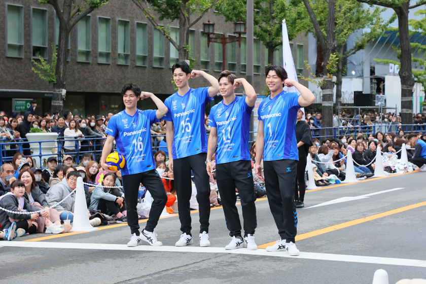 「御堂筋ランウェイ2025」大阪ブルテオン・ランウェイ