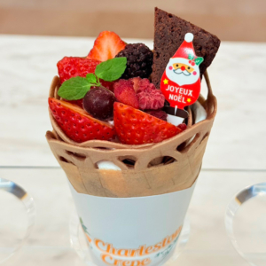 クリスマス限定クレープ「ショコラ ベリーノエル」