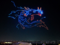 大阪で「モンスターハンターワイルズ」のドローンショー