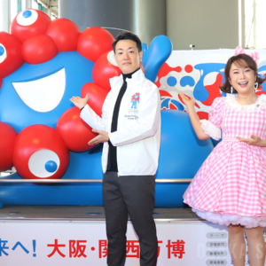 南港ATCに「寝そべりミャクミャク」　セレモニーに横山英幸市長、はるな愛さん登場