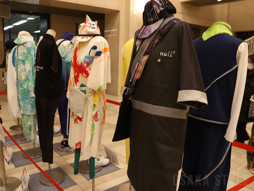 大阪市役所で万博ユニフォーム特別展示