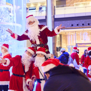 グランフロント大阪・グラングリーン大阪で「サンタパレード」