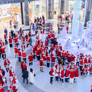グランフロント大阪・グラングリーン大阪で「サンタパレード」