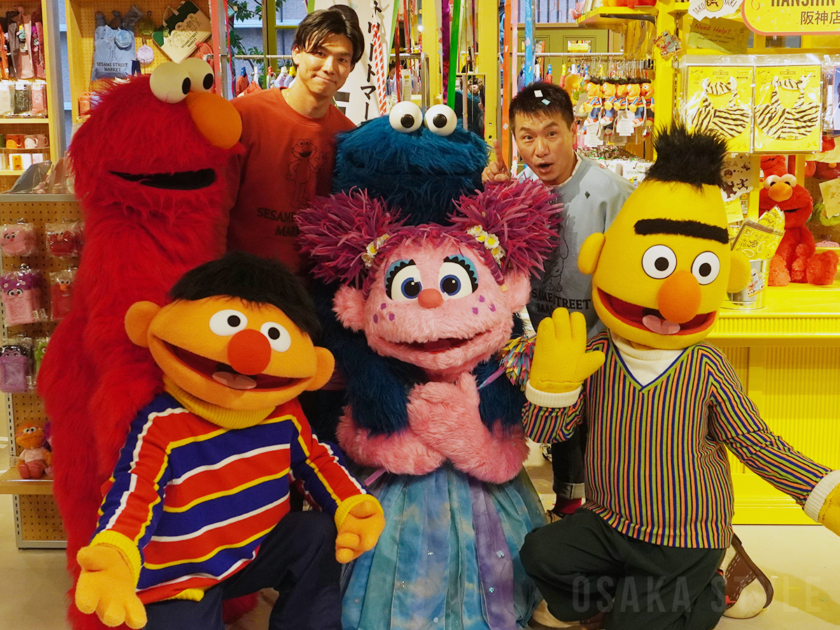 「セサミストリートマーケット 阪神梅田本店」に湯浅京己投手、増田英彦さん