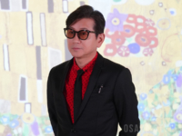 没入型展覧会「クリムト・アライブ 大阪展」に藤井フミヤさん来場