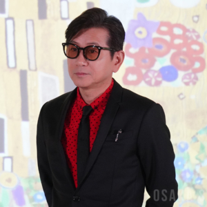 没入型展覧会「クリムト・アライブ 大阪展」に藤井フミヤさん来場