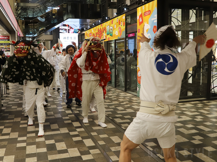 あべのハルカス近鉄本店で初売り　阿倍王子神社の新春獅子舞巡行も