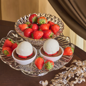 あたたかいチョコレートケーキ バニラアイスクリームストロベリー