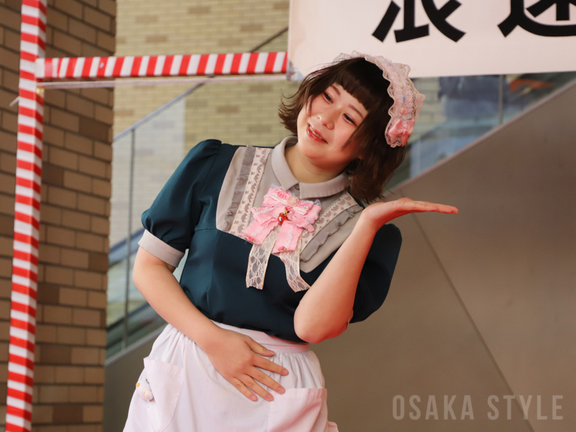 メイドによるファッションショー