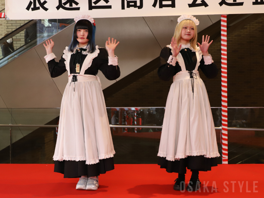 メイドによるファッションショー