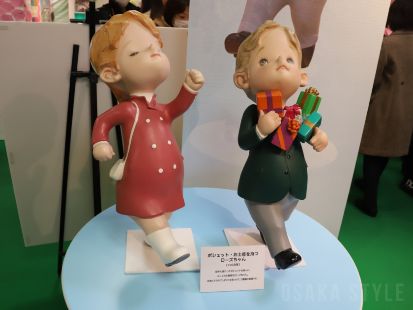 ポシェット・お土産を持つローズちゃん