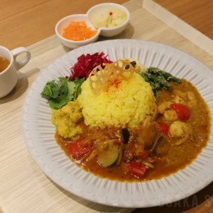 スパイスカレー 合いがけ(チキンスパイス&エビマスタード)