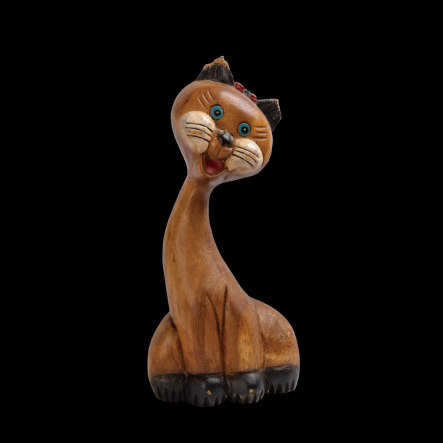 持ち主に次々と不幸をもたらすとされる「猫の置物」