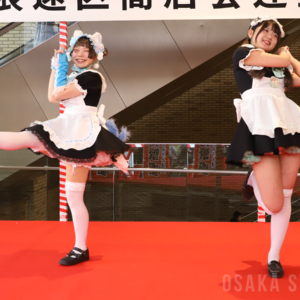 メイドによるファッションショー