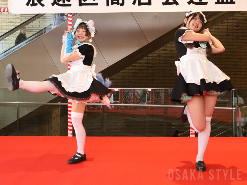 メイドによるファッションショー