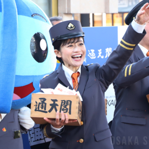 「通天閣節分福豆まき」に斉藤雪乃さんが参加