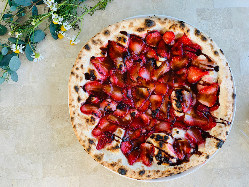 「DIVERTENTE」いちごとチョコのピッツァ