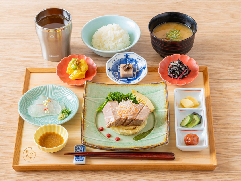 【ランチ限定】「象印御膳（鯛茶漬け付）」四元豚のやわらか梅煮 2種のソース添え