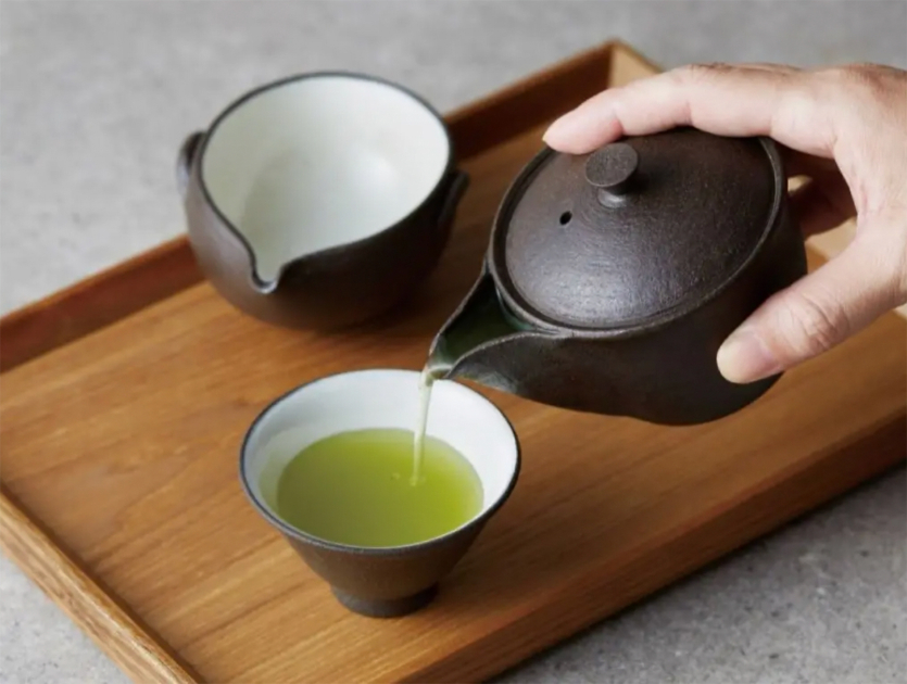 日本茶（深蒸し煎茶)
