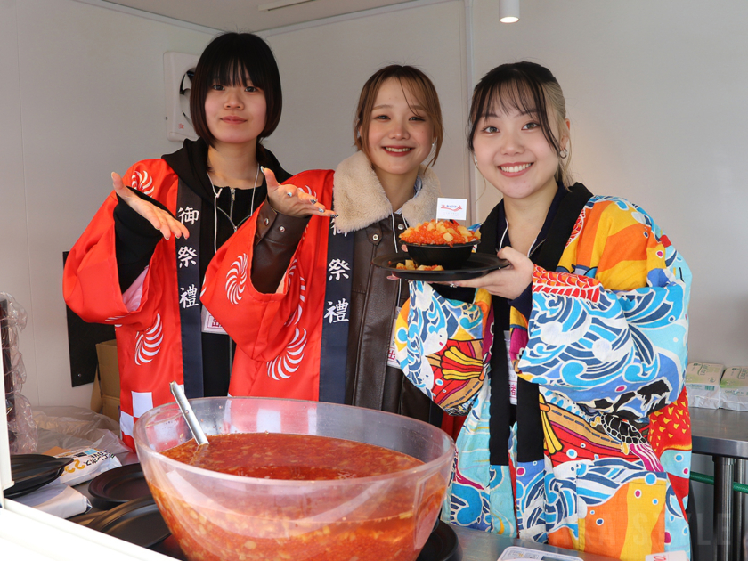 アラスカ産紅鮭いくらと数の子のこぼれ宝石丼