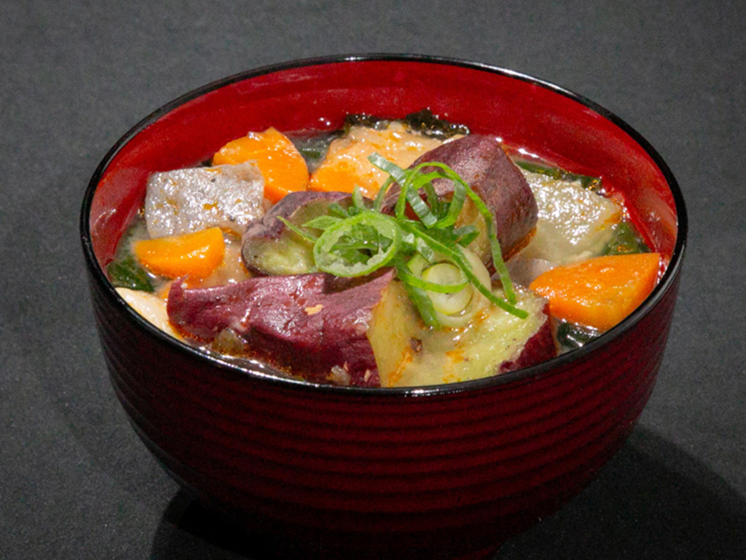 「焼き芋たかくら」おいもの豚汁