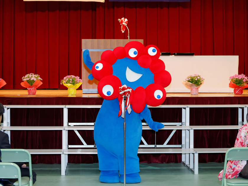 ミャクミャクがさいさつ