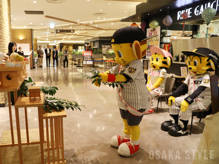 トラッキーも必勝祈願