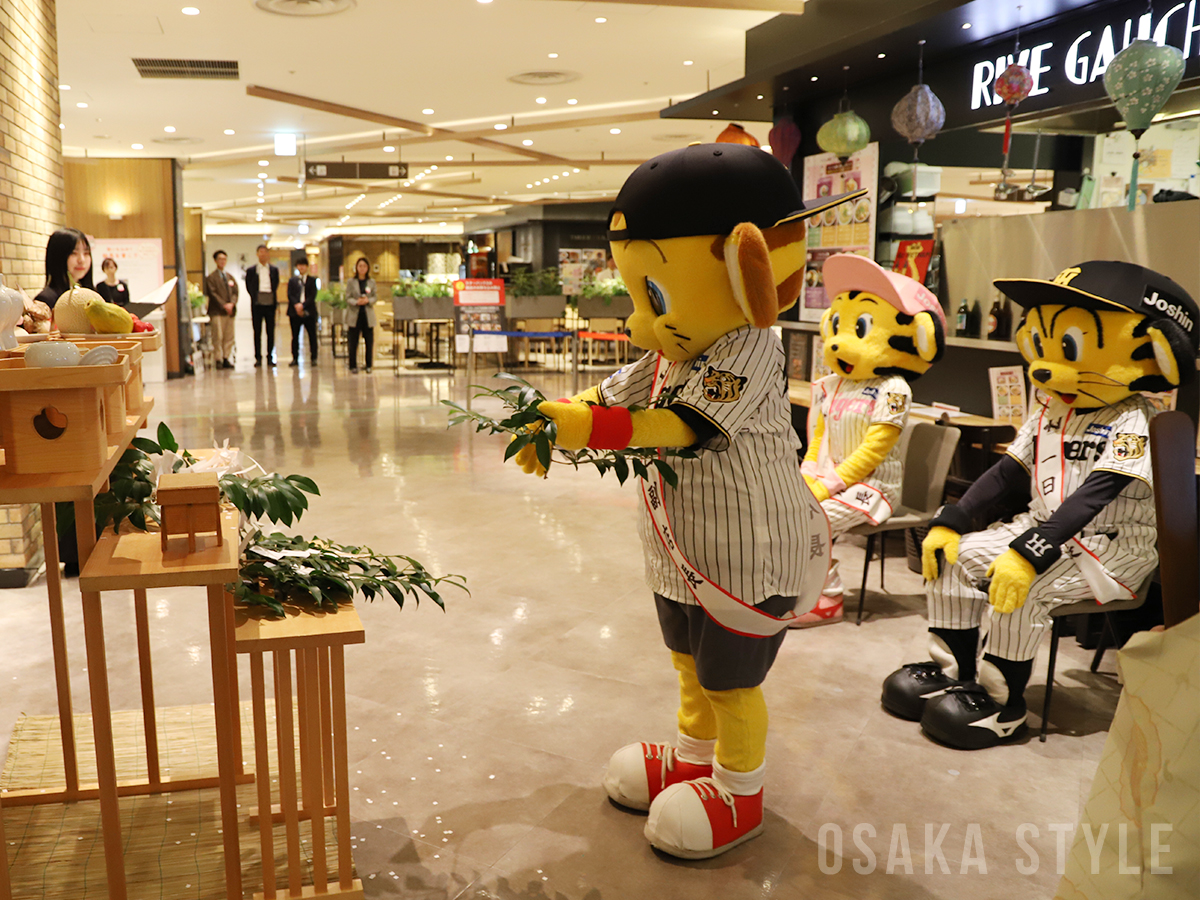 トラッキーも必勝祈願