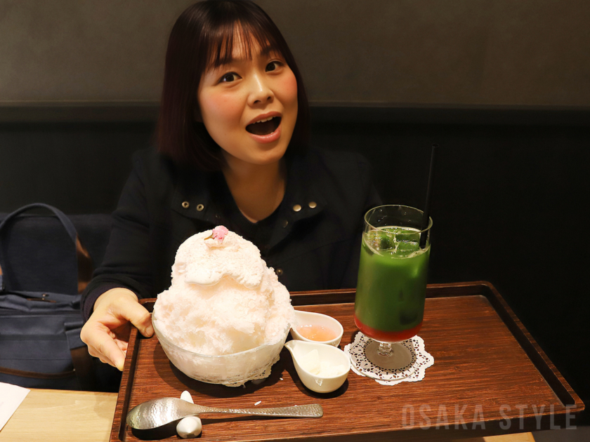 「天然水の削り氷 桜もちみるく」と「苺グリーンティー」