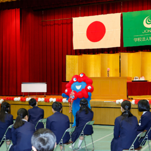 城南学園小学校で「2025年大阪・関西万博 ミャクミャクのサンクスグリーテイング」