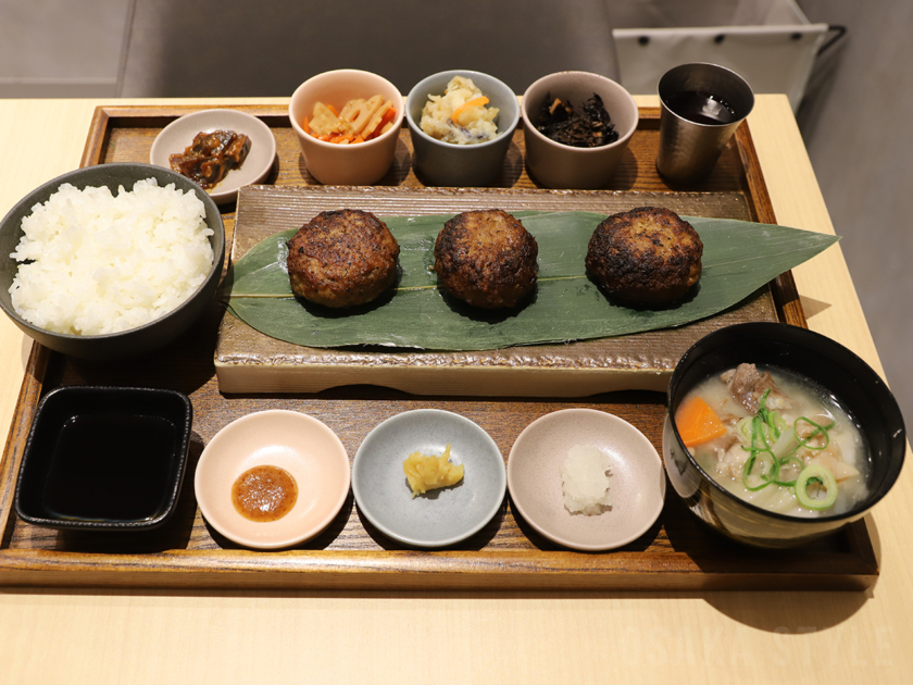 淡路牛と淡路豚のハンバーグ定食 〜醤油や味噌と楽しむ至福プレート〜