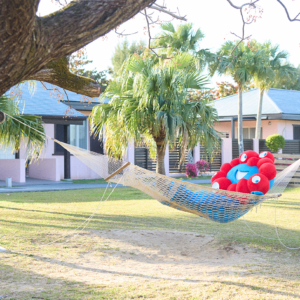 大阪・関西万博公式キャラクター・ミャクミャク」の1stグラビア写真集「I myaku you.」