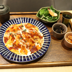 味噌オムライスプレート 〜和と洋のコラボ 味噌とビスクソース〜