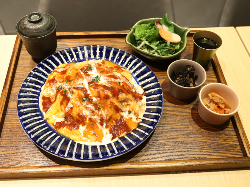 味噌オムライスプレート 〜和と洋のコラボ 味噌とビスクソース〜