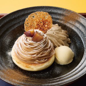 モンブランパンケーキ～ほうじ茶クリームと黒蜜添え～