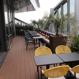 ルーフトップバー＆ラウンジ「PEAKS」