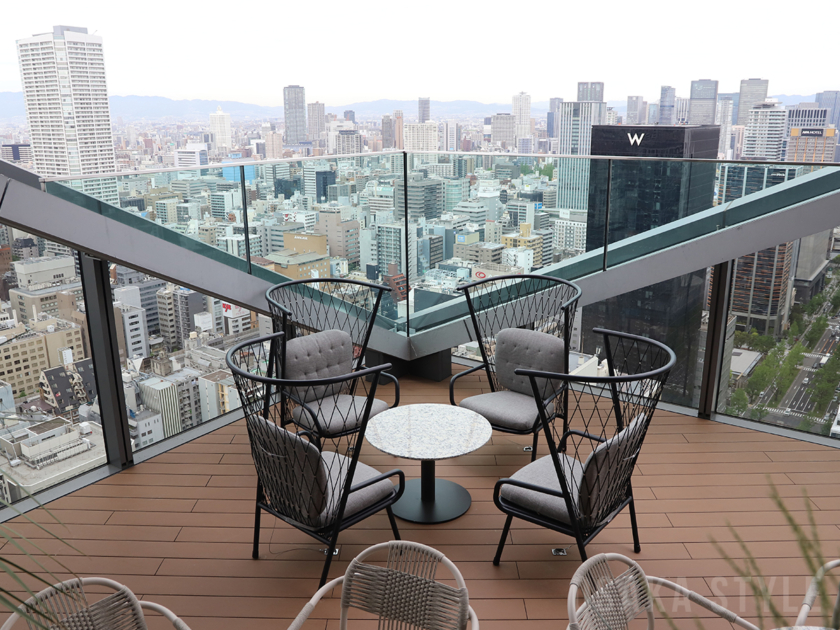 ルーフトップバー＆ラウンジ「PEAKS」