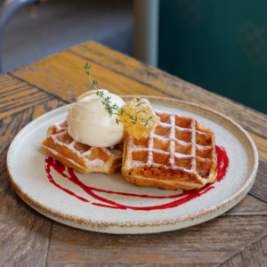 自家製ジェラートとコムハニームッフル