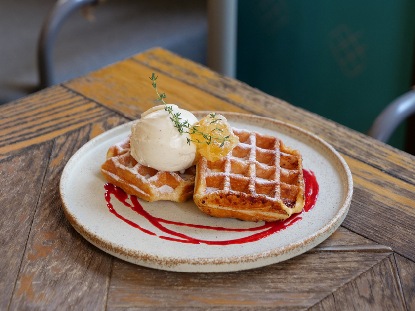 自家製ジェラートとコムハニームッフル