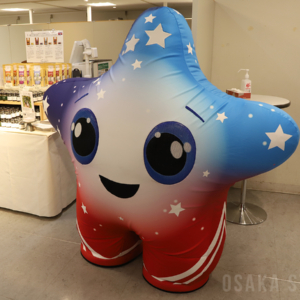 アメリカ館のキャラクター「スパーク」