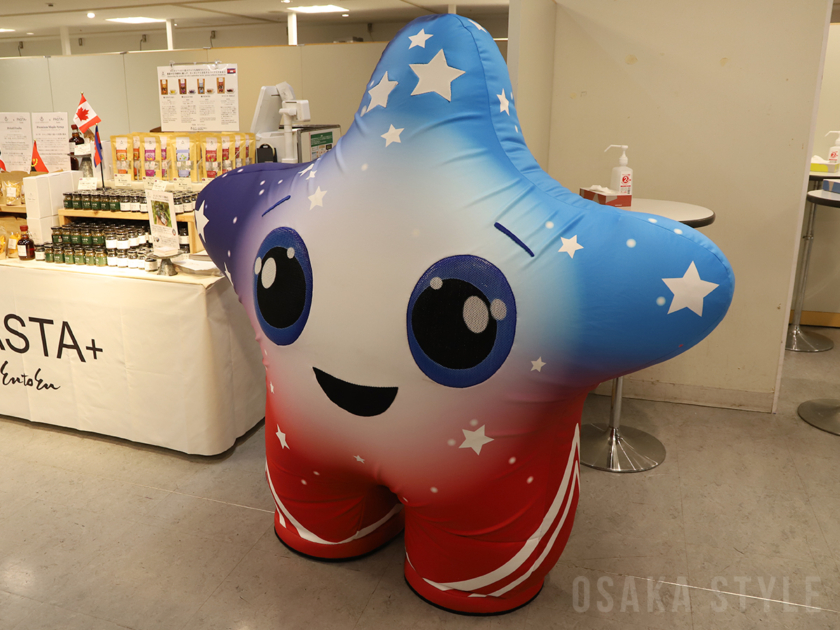 アメリカ館のキャラクター「スパーク」