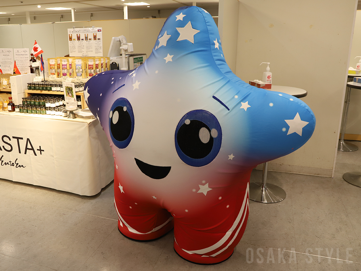 アメリカ館のキャラクター「スパーク」 – OSAKA STYLE