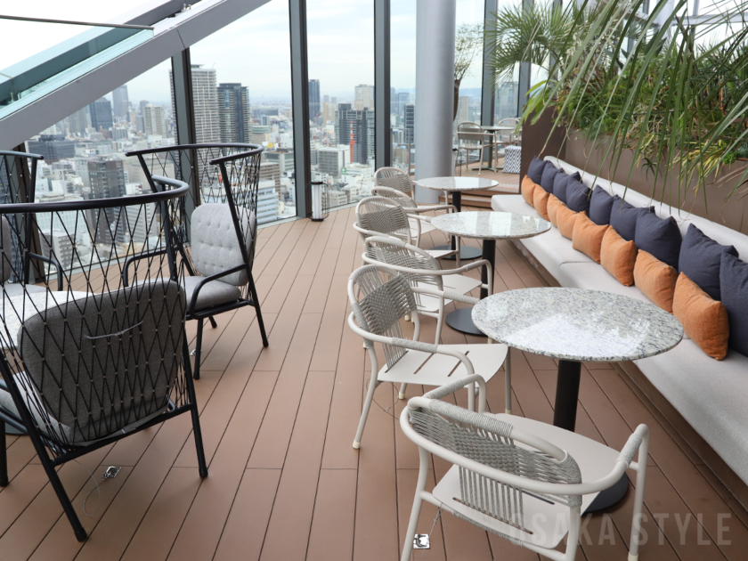 ルーフトップバー＆ラウンジ「PEAKS」