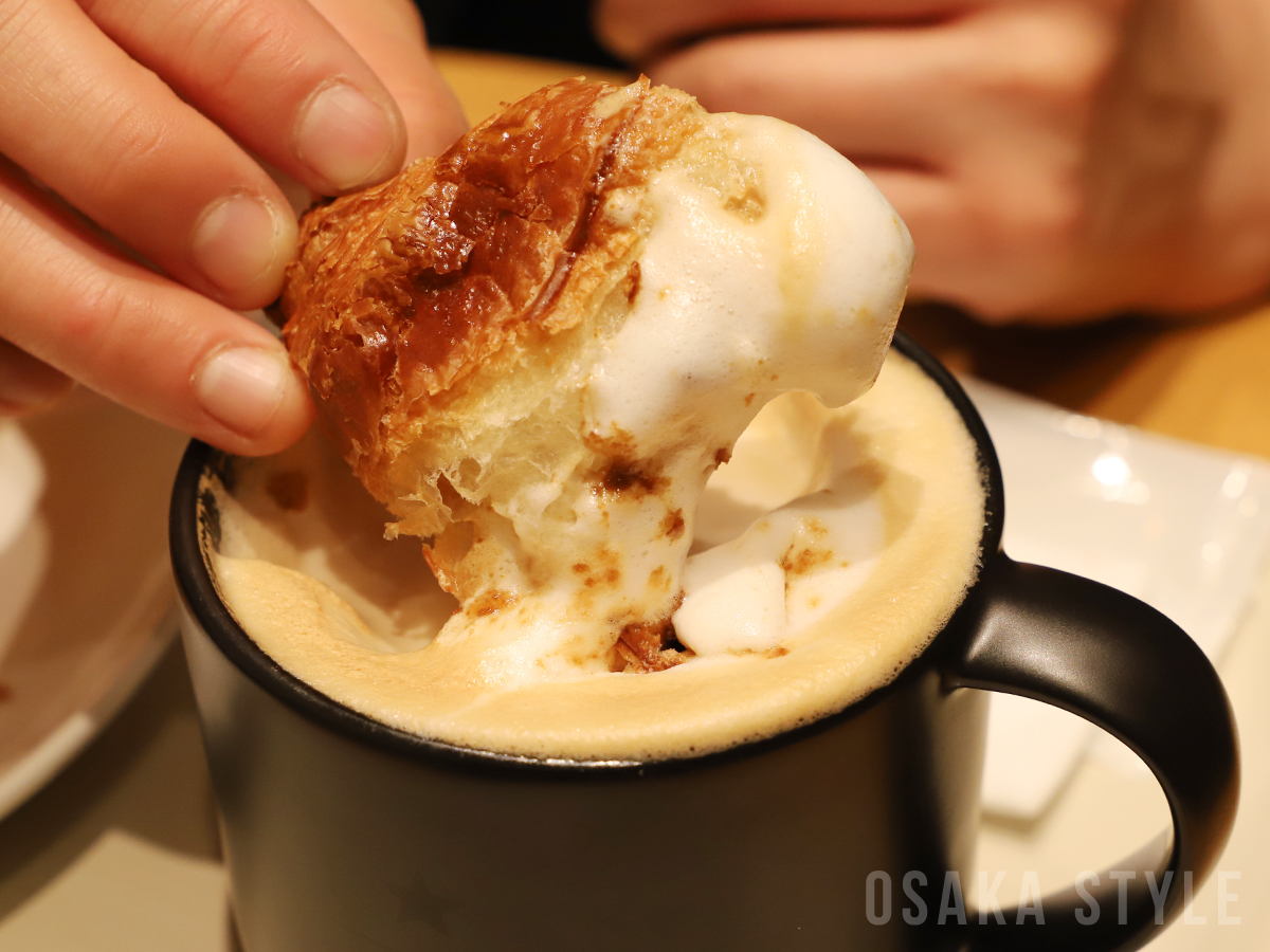 ラテとコルネッティで堪能する「ディップスタイル」